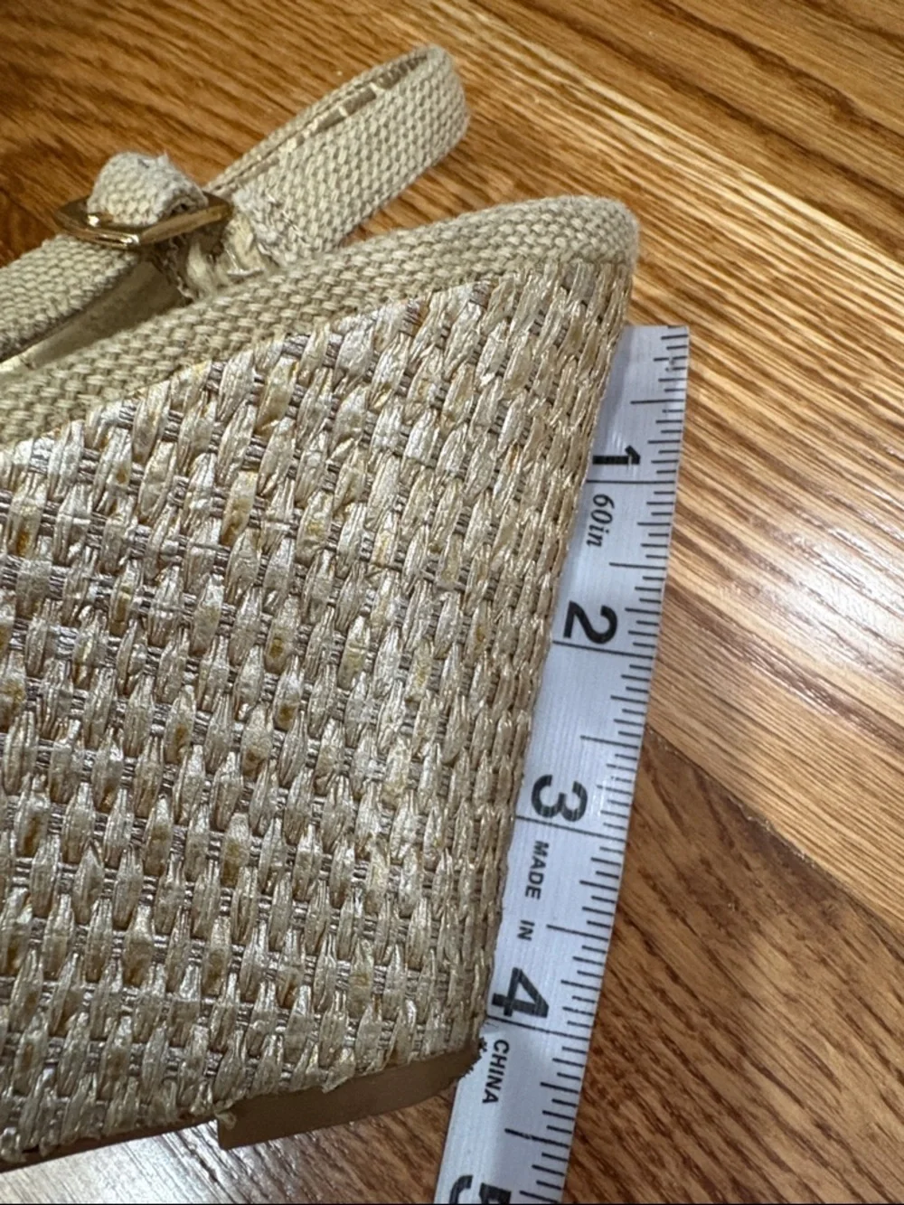 Tahari stylish slingback